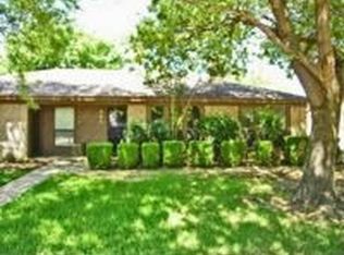 803 Little Creek Dr, Euless, TX 76039