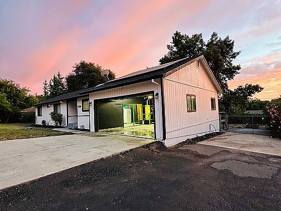4th image of 20410 W Walnut Dr