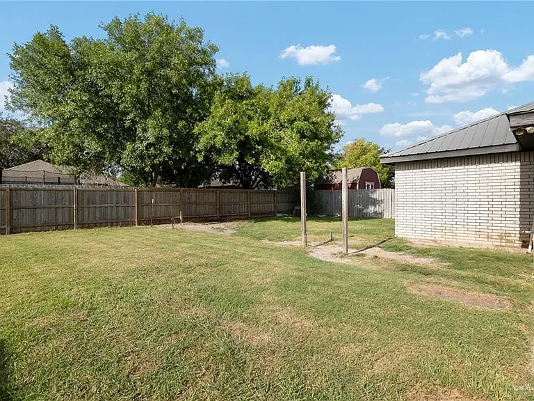 3900 Gabriella Dr — Photo 12