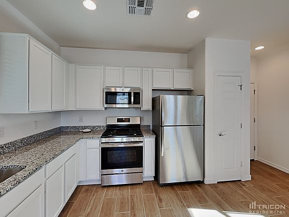 4th image of 5834 W Wood St