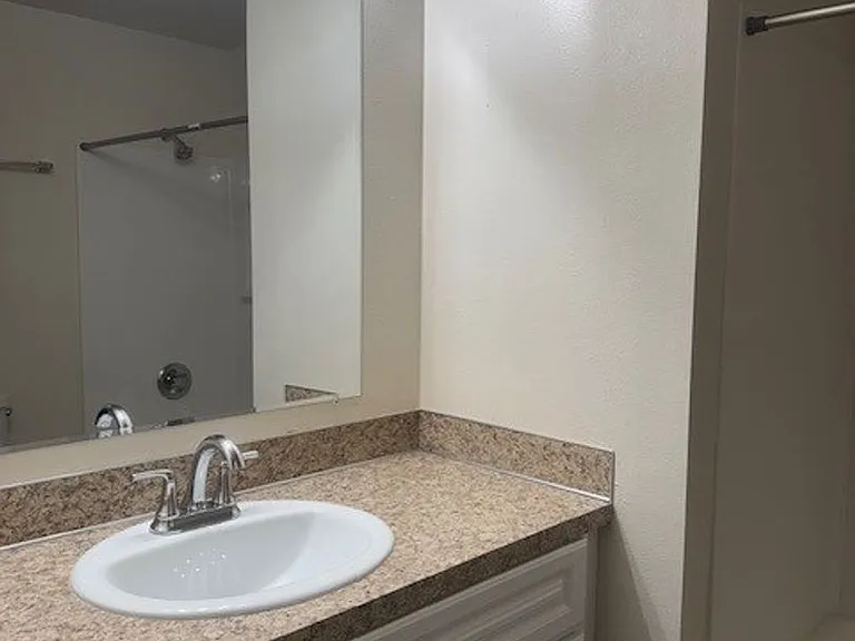 3440 Hawthorne Ave NE — Photo 14