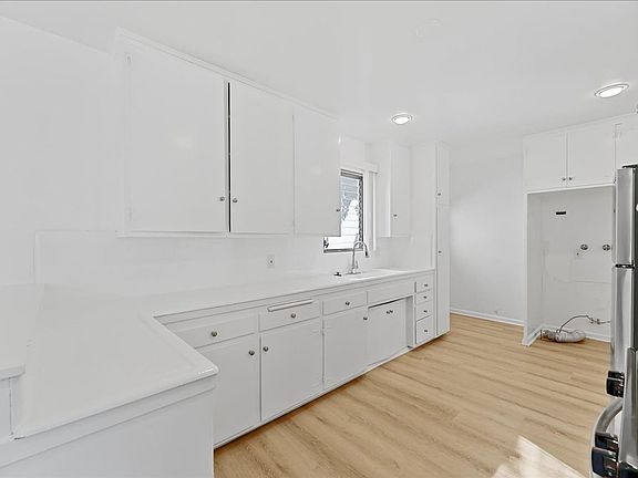 5th image of 2308 W El Segundo Blvd APT 01