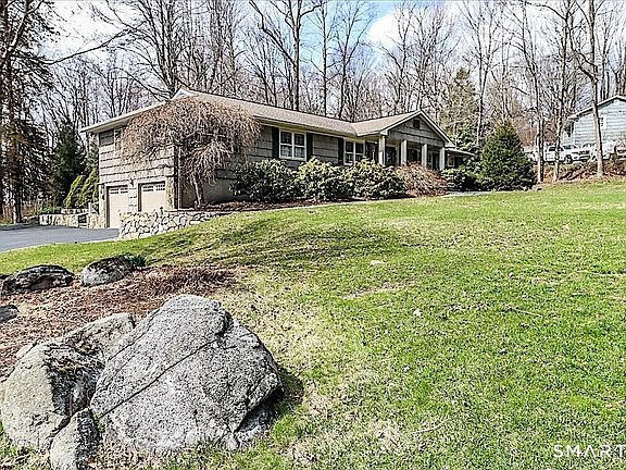 4th image of 3 Hawthorne Hill Road