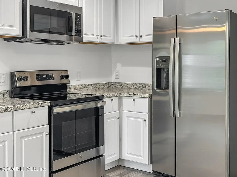 2220 Flesher Ave — Photo 10