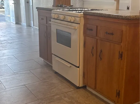 1713 Belle Ter, Bakersfield, CA 93304