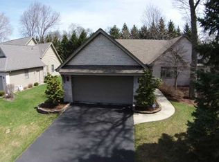 33 Pine Valley Rd, Holland, OH 43528