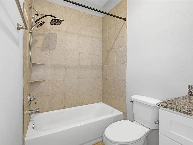 205 N Bay Ave #B — Photo 19