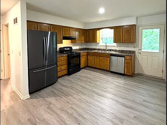 5th image of 8842 Gallery St