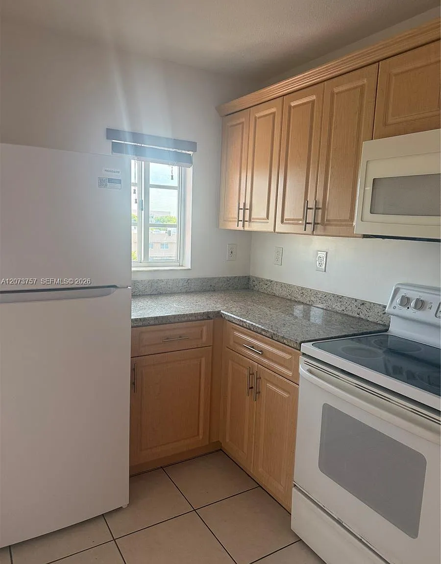 Sunshine Condo — Photo 3
