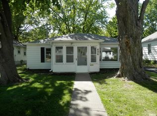 696 Olive St, Galesburg, IL 61401
