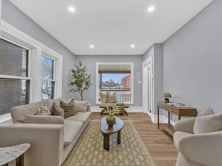 2181 Howard Ave — Photo 3