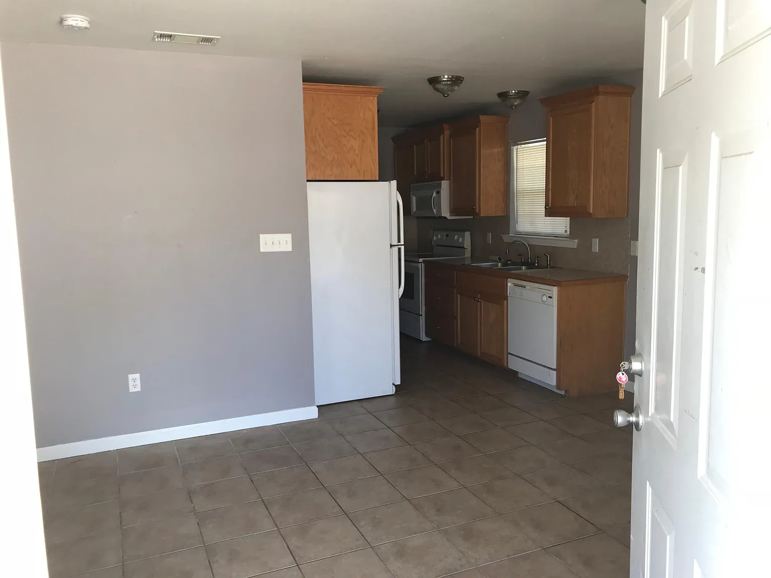 1 bed, 950 sqft, $995 — Photo 3