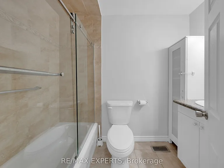 79 Louisa St #UPPER — Photo 18
