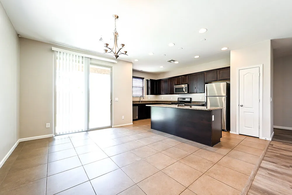 3 bed, 2.0 bath, 1695 sqft, $2,265 — Photo 4