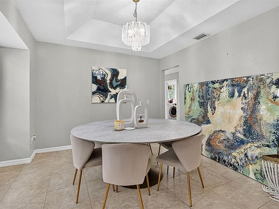 4th image of 305 NW 28th St