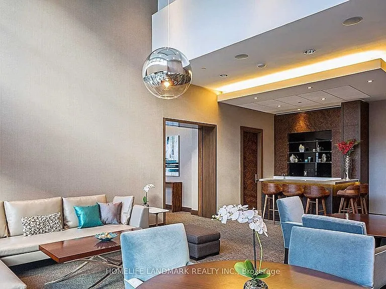 386 Yonge St #5103 — Photo 10