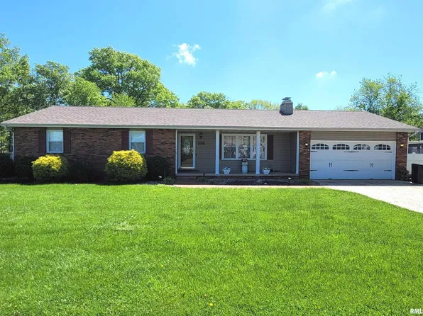 106 Woodland Dr, Salem, IL 62881