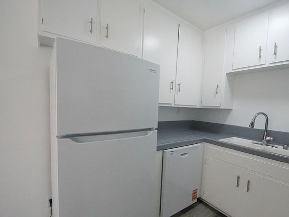 3rd image of 10847 Kling St #3