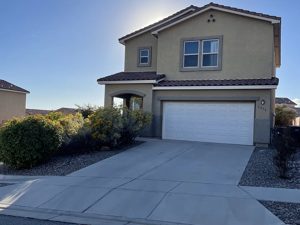 2230 Vista De Colinas Dr SE