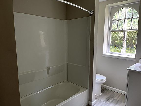 3rd image of 104 Lansdowne Ct #1