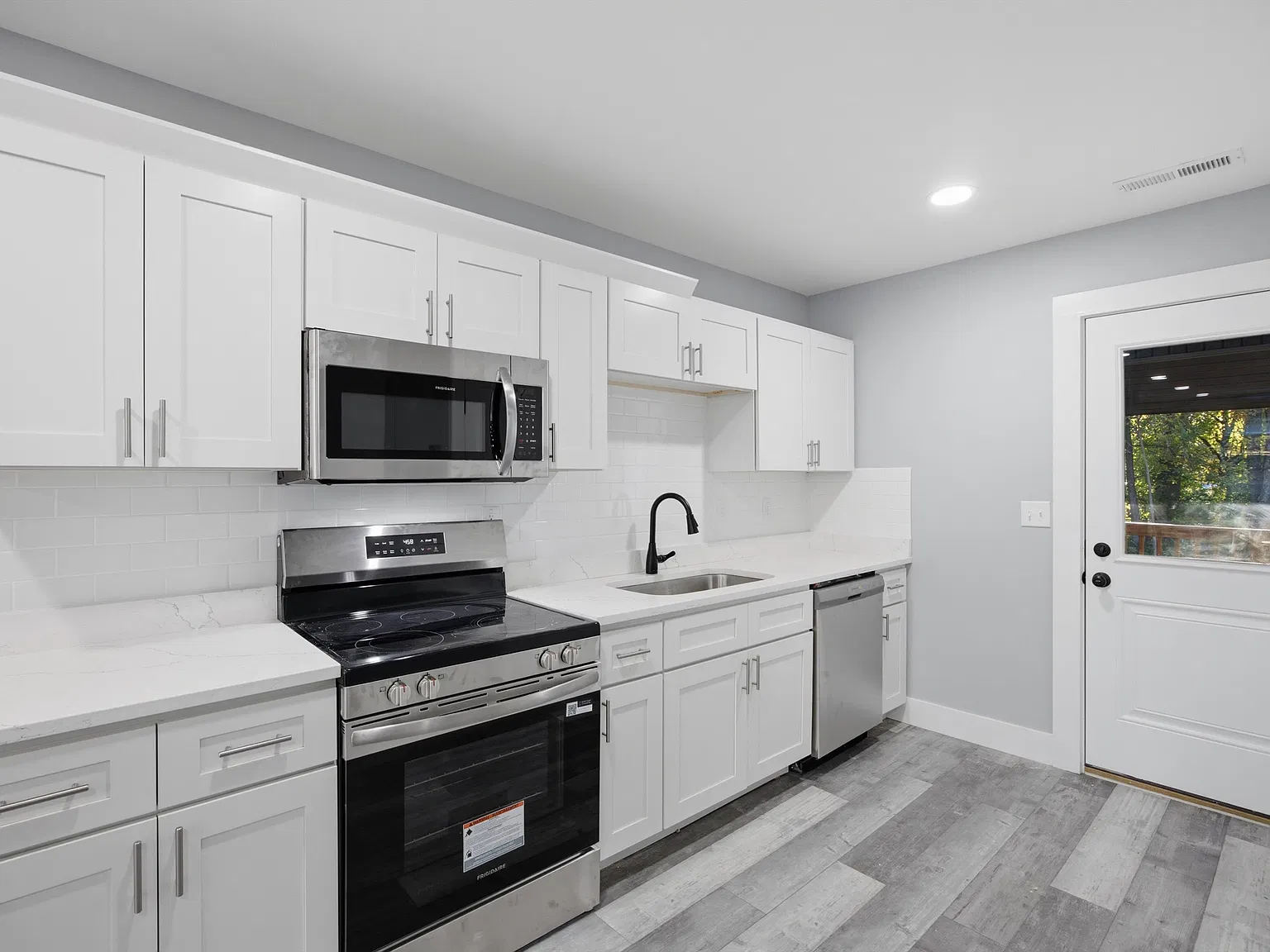 3 bed, 885 sqft, $2,150 — Photo 4