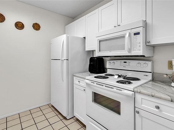 4th image of 30 Plantation Dr APT 205