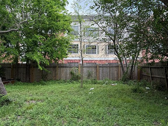 4th image of 3713 Farmer St