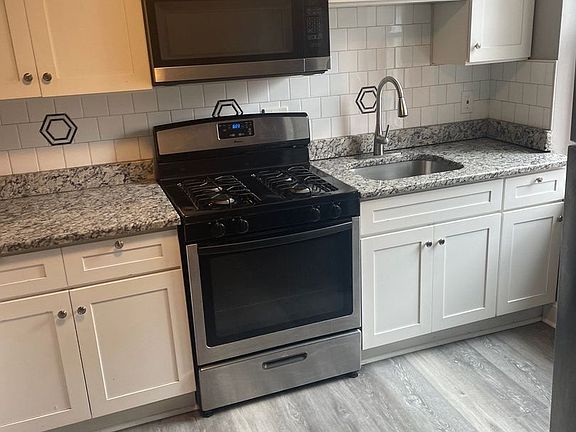 4th image of 2506 E Madison St