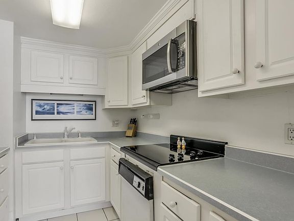 4th image of 140 Seaview Ct APT 901