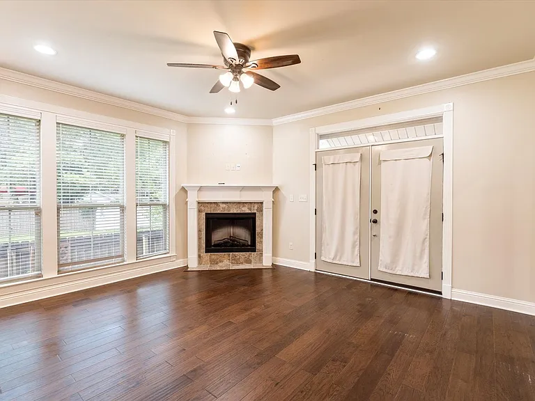 1056 Linlen Ave — Photo 7