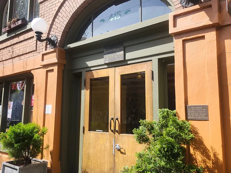 415 NW 21st Ave — Photo 1