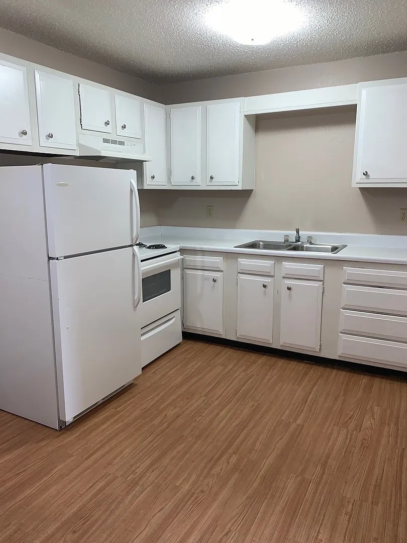 Sundial IV Apartments — Photo 4
