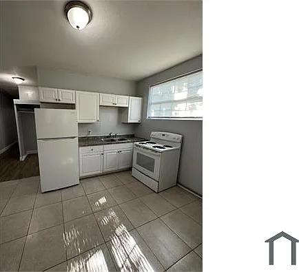 239 Claude St — Photo 13