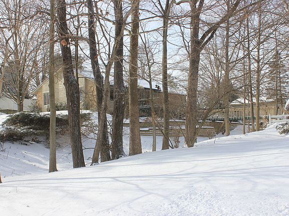 2nd image of 10780 Edgewood Dr