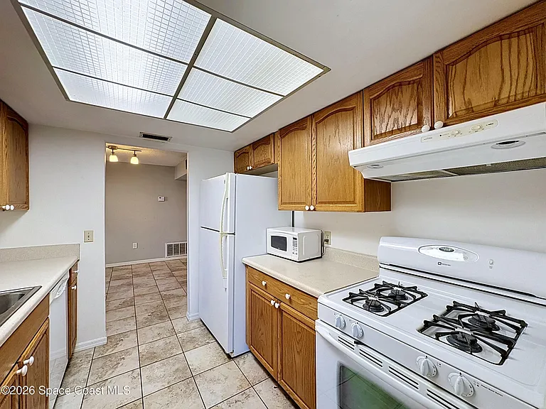 48 Bogart Pl — Photo 6