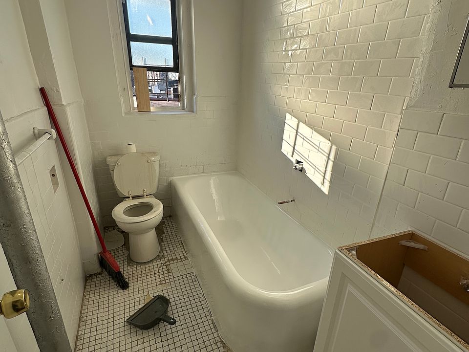 2nd image of 1064 Ward Ave APT 3C