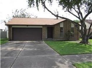 3702 Country Rd, Pasadena, TX 77505