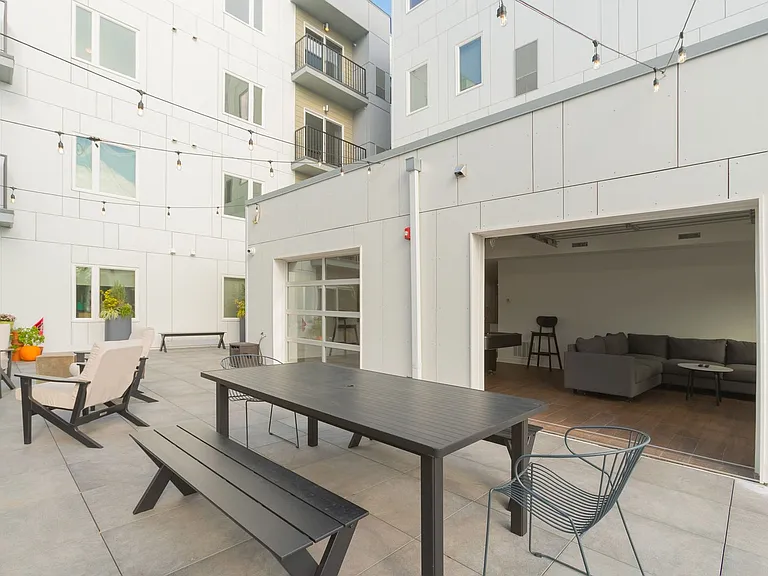 Graduate Pointe — Photo 213