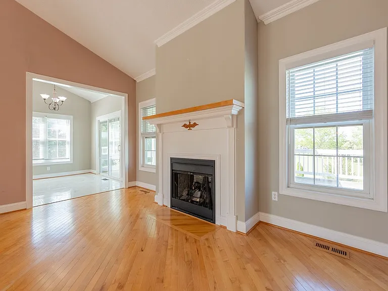 1701 Stratford View Dr — Photo 5