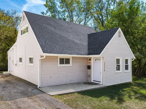 2216 Century Dr, Columbus, OH 43211