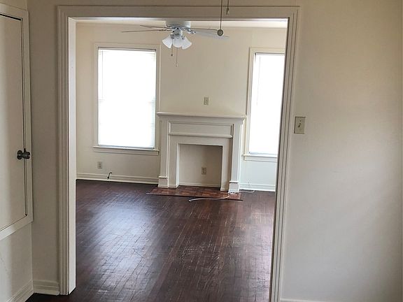 3rd image of 2579 Broadway Dr