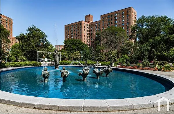 Building Photo - 1601 Metropolitan Ave #4D