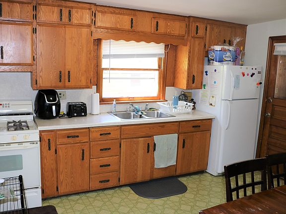 4th image of 822 7th St S #826