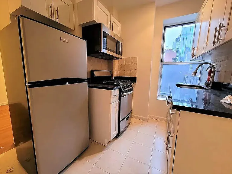 417 W 43rd St #81 — Photo 6