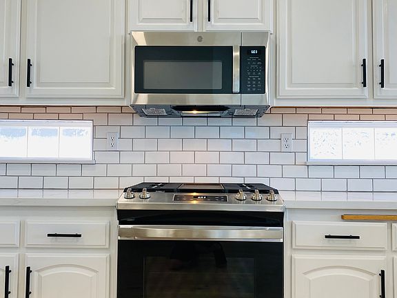 3rd image of 2175 Newport Dr