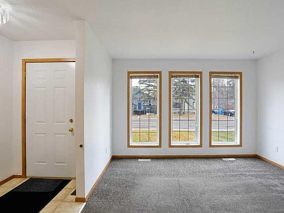 3rd image of 21 Pine Ave W