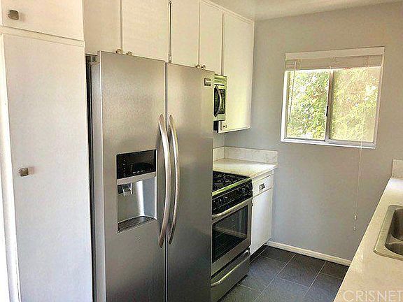 5th image of 1021 N Crescent Heights Blvd