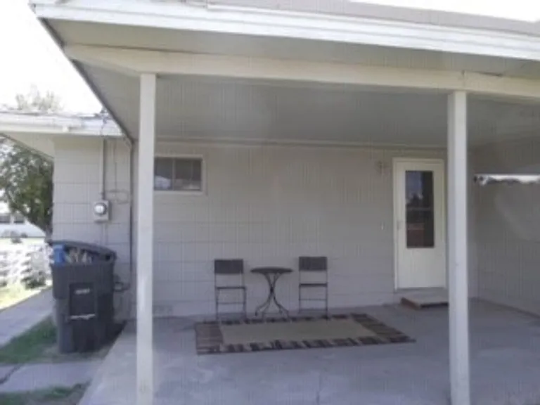 711 Murphy Dr — Photo 2