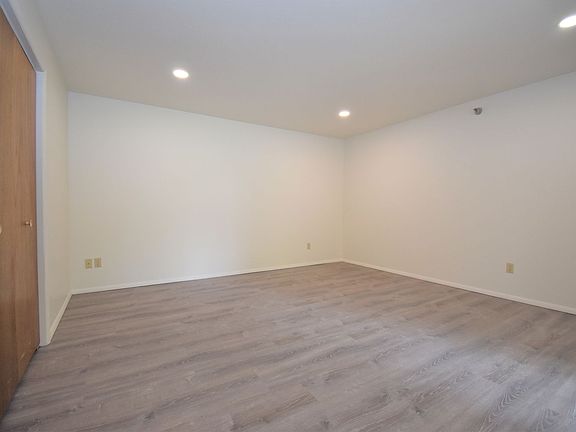 4th image of 813 W Villard St #69