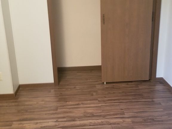 5th image of 1306 Camelot Ct